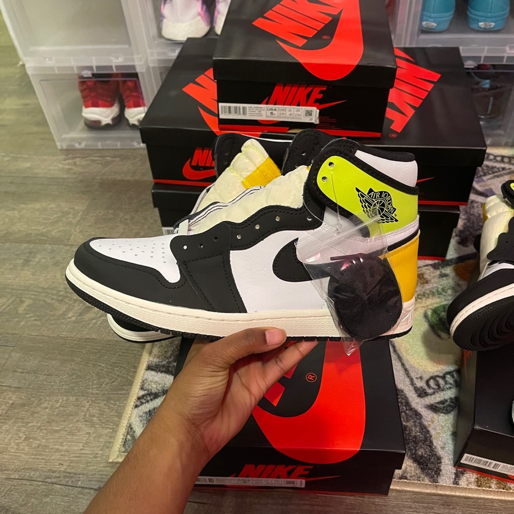 Jordan 1 Vold Gold Men